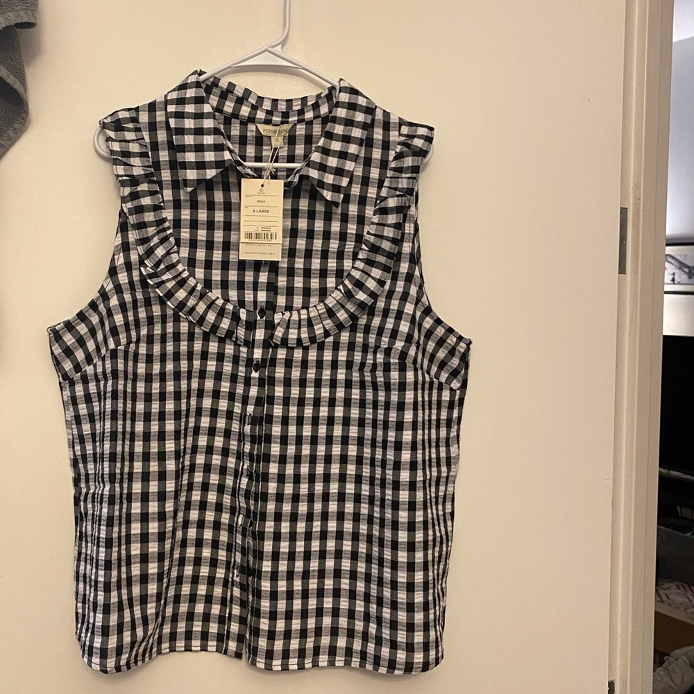 Cute sleeveless top in seer sucker gingham